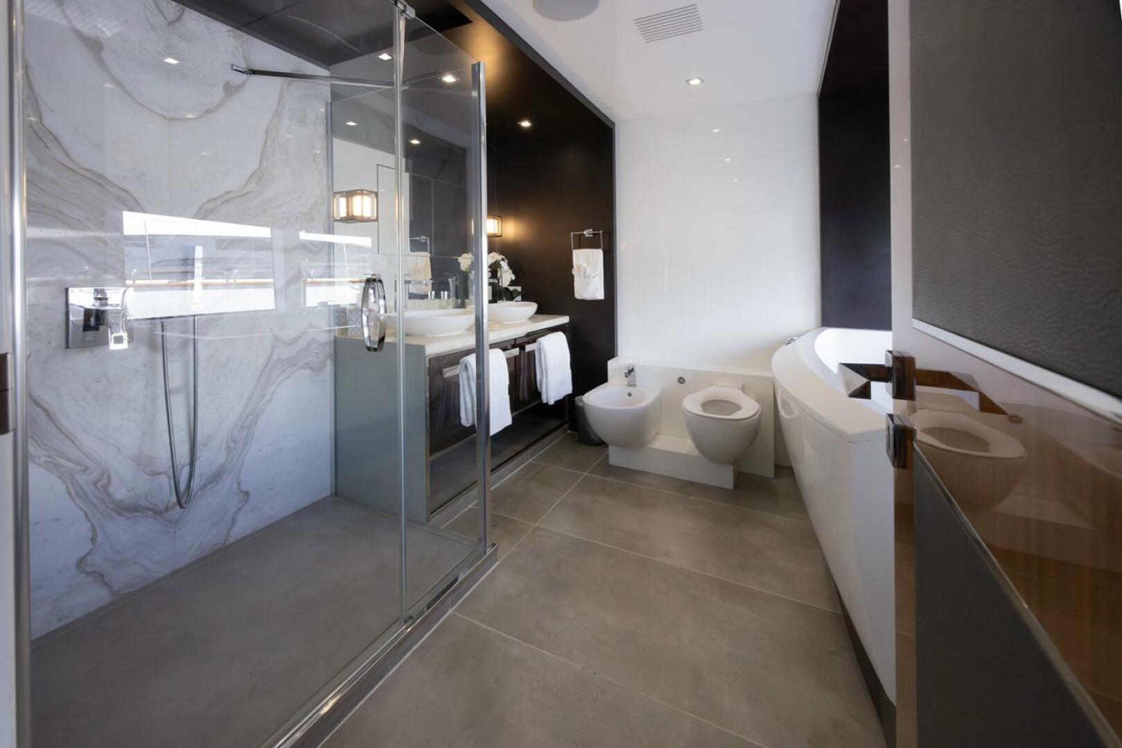 Slide: The Image of Master Bath - 4720694