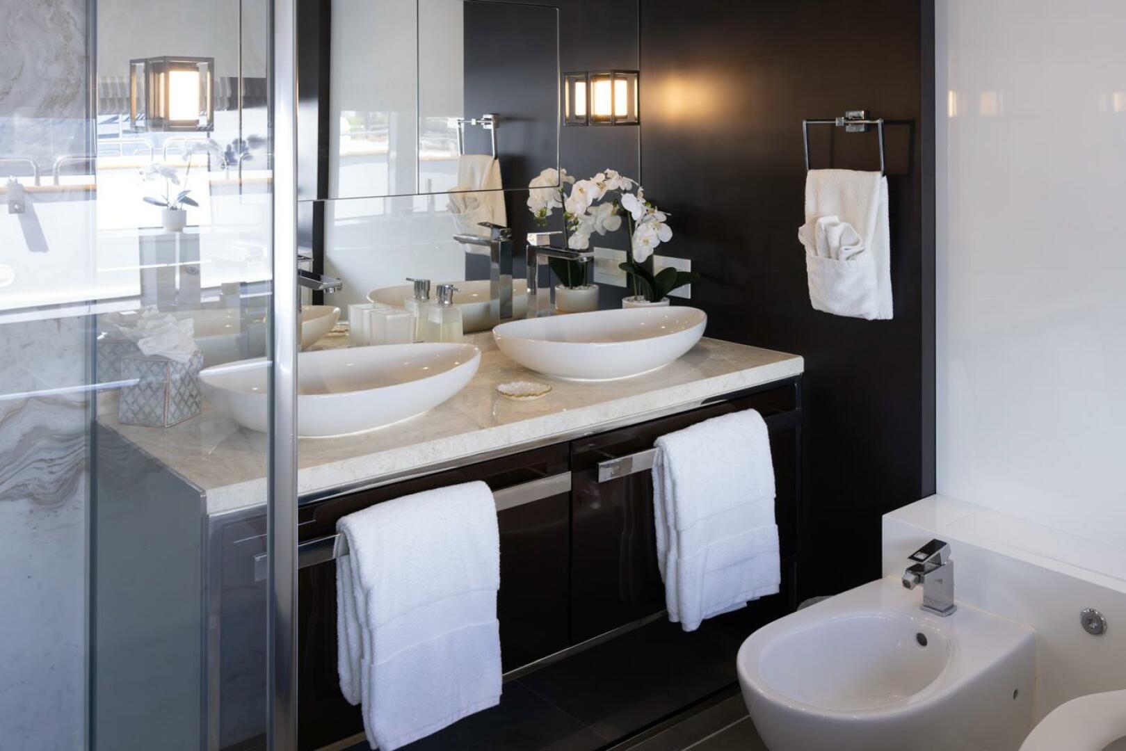 Slide: The Image of Master Bath - 4720695