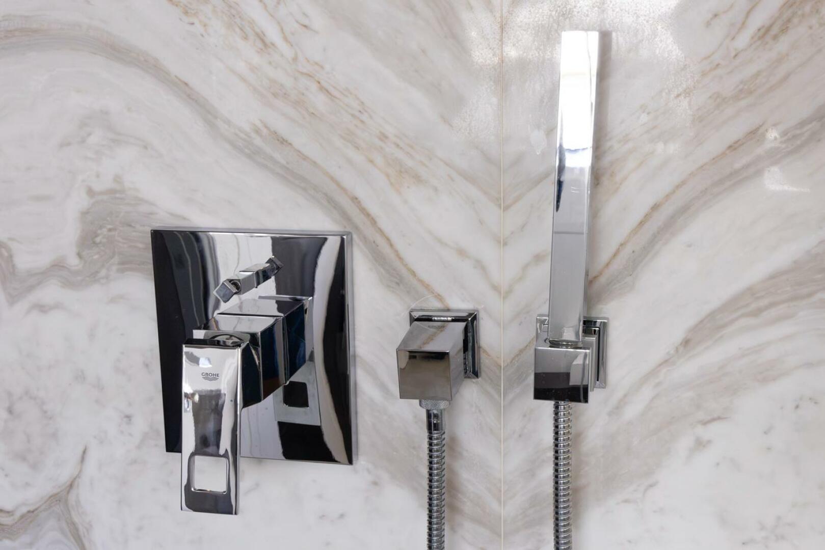Slide: The Image of Master Bath - 4720698