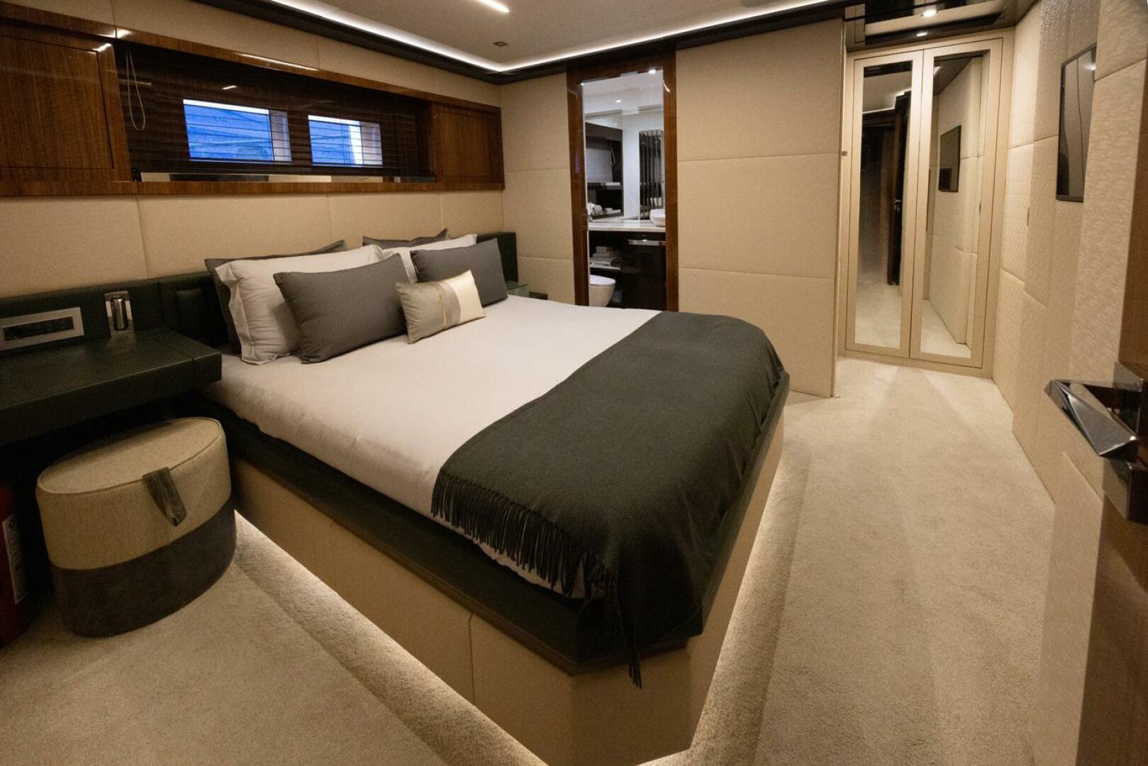 Slide: The Image of Stbd Queen Cabin - 4720718