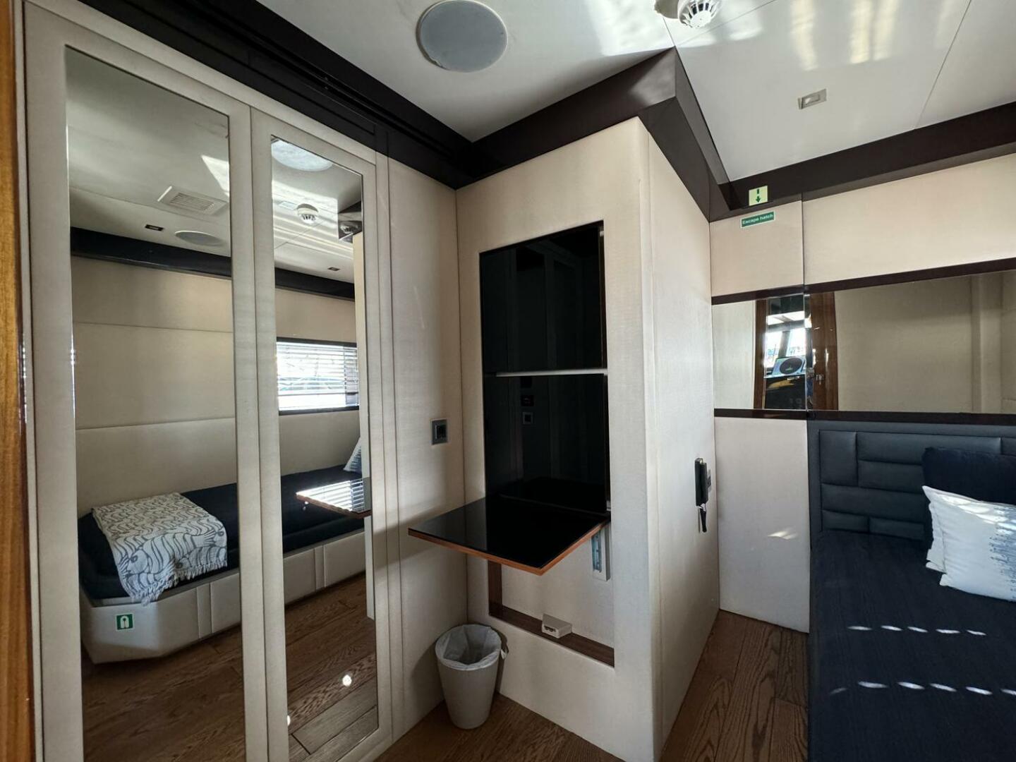 Slide: The Image of Captain's Cabin - 4720771
