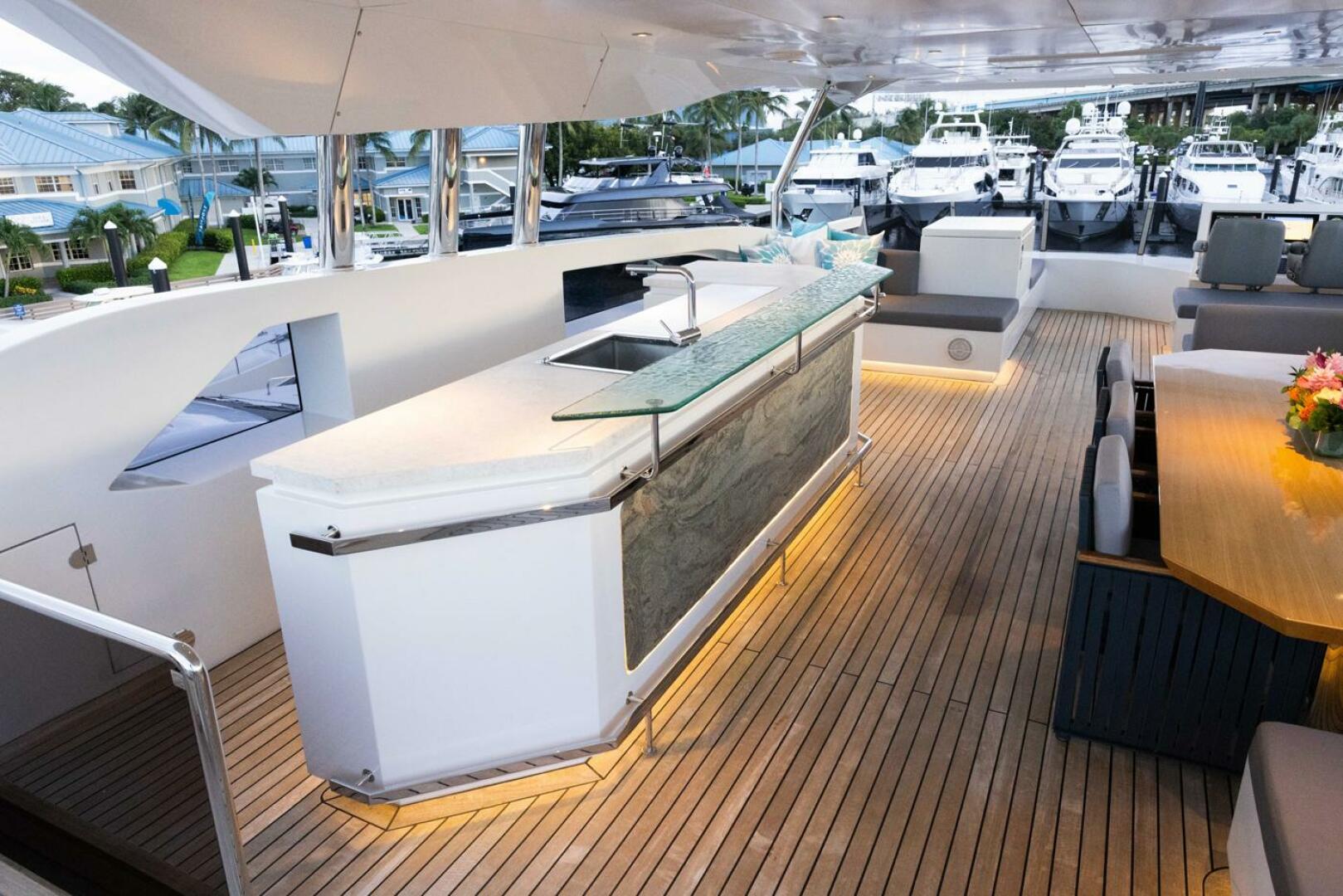 Slide: The Image of Flybridge Deck, Bar - 4720780