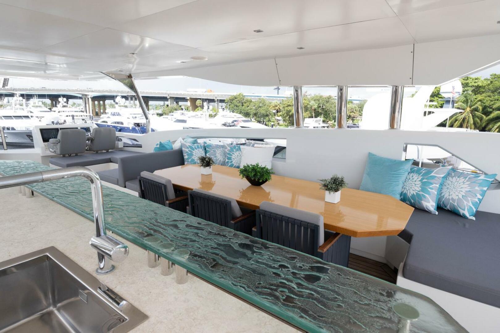 Slide: The Image of Flybridge Deck Midships - 4720786
