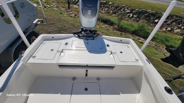 Slide: The Image of 2024 Avenger AV26 boat stern with Suzuki outboard motor. - 17