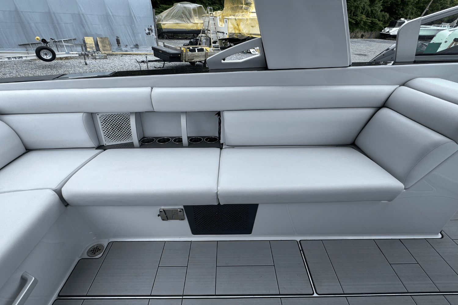 Slide: The Image of Aviara AV32 Outboard 2022 - 12