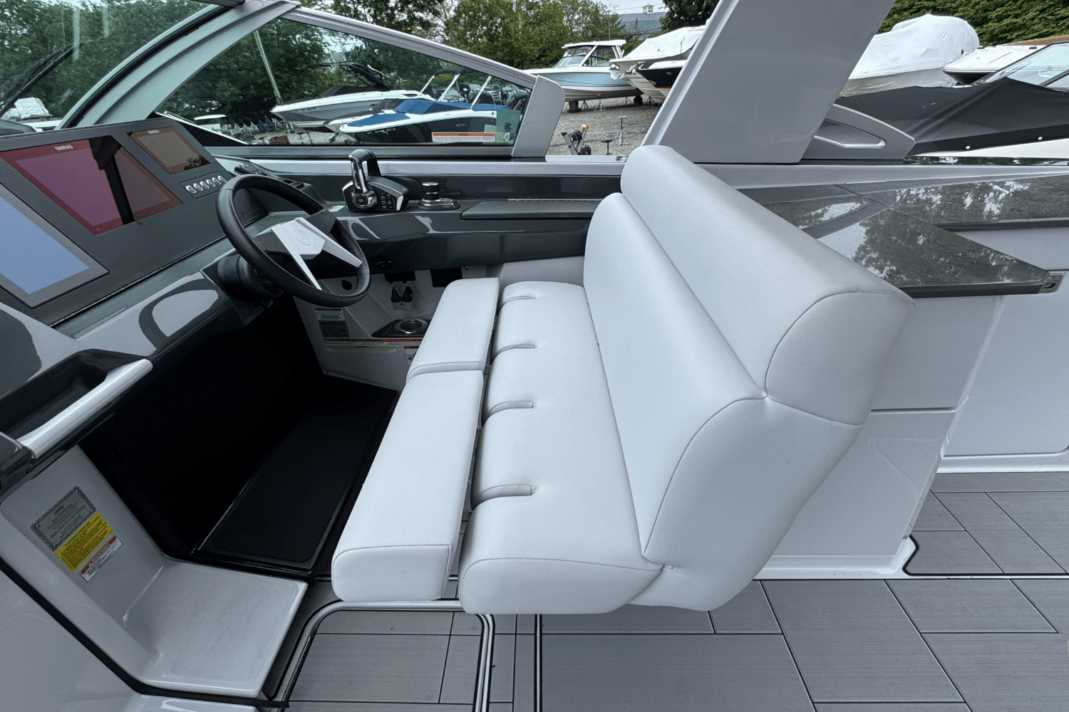 Slide: The Image of Aviara AV32 Outboard 2022 - 14