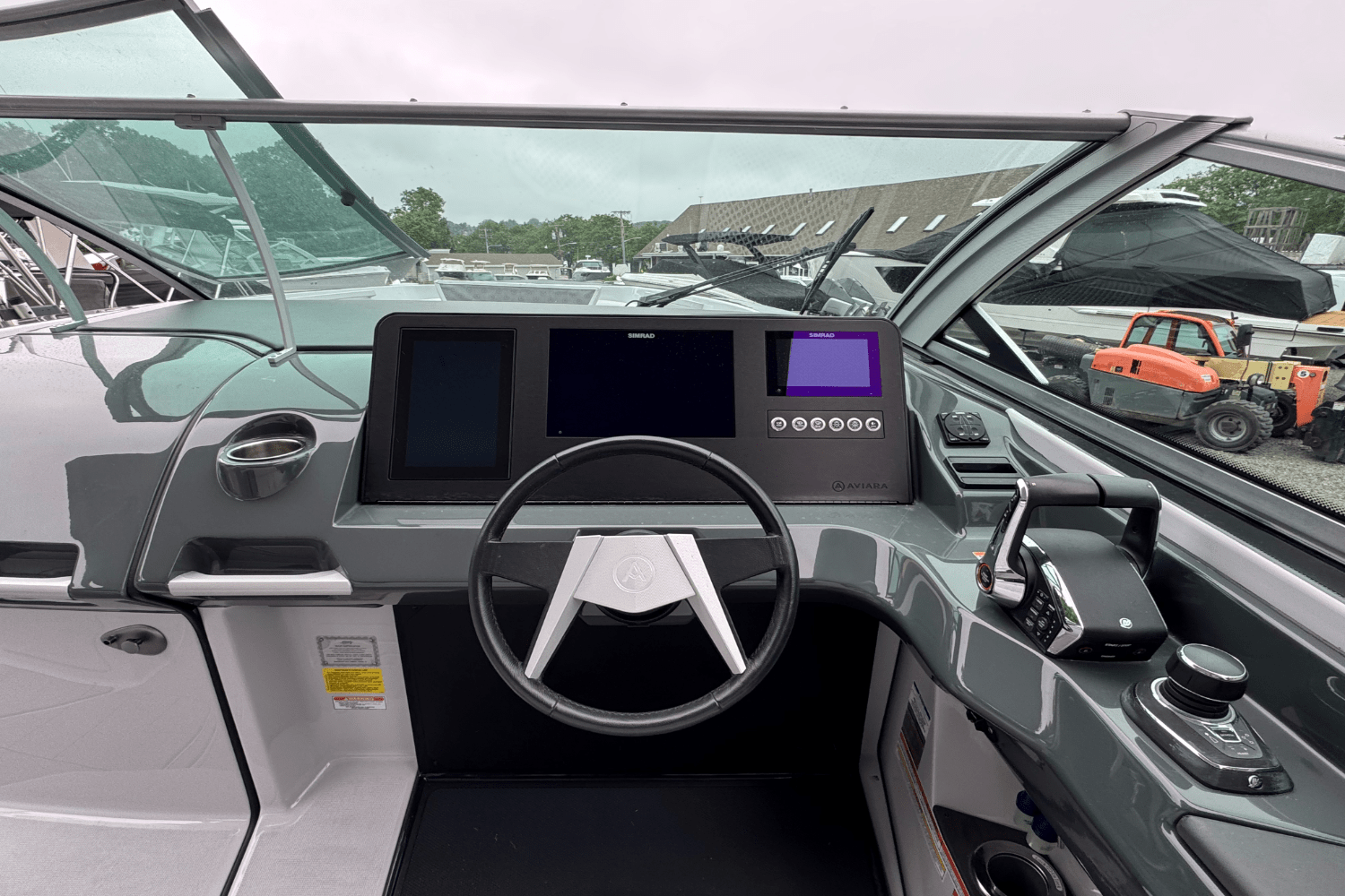 Slide: The Image of Aviara AV32 Outboard 2022 - 15
