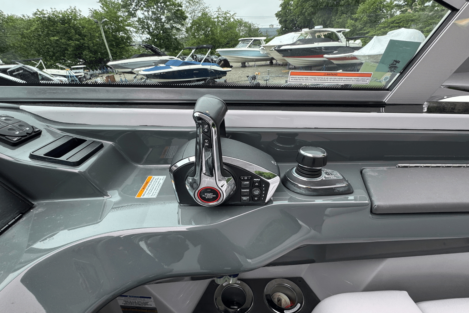 Slide: The Image of Aviara AV32 Outboard 2022 - 16