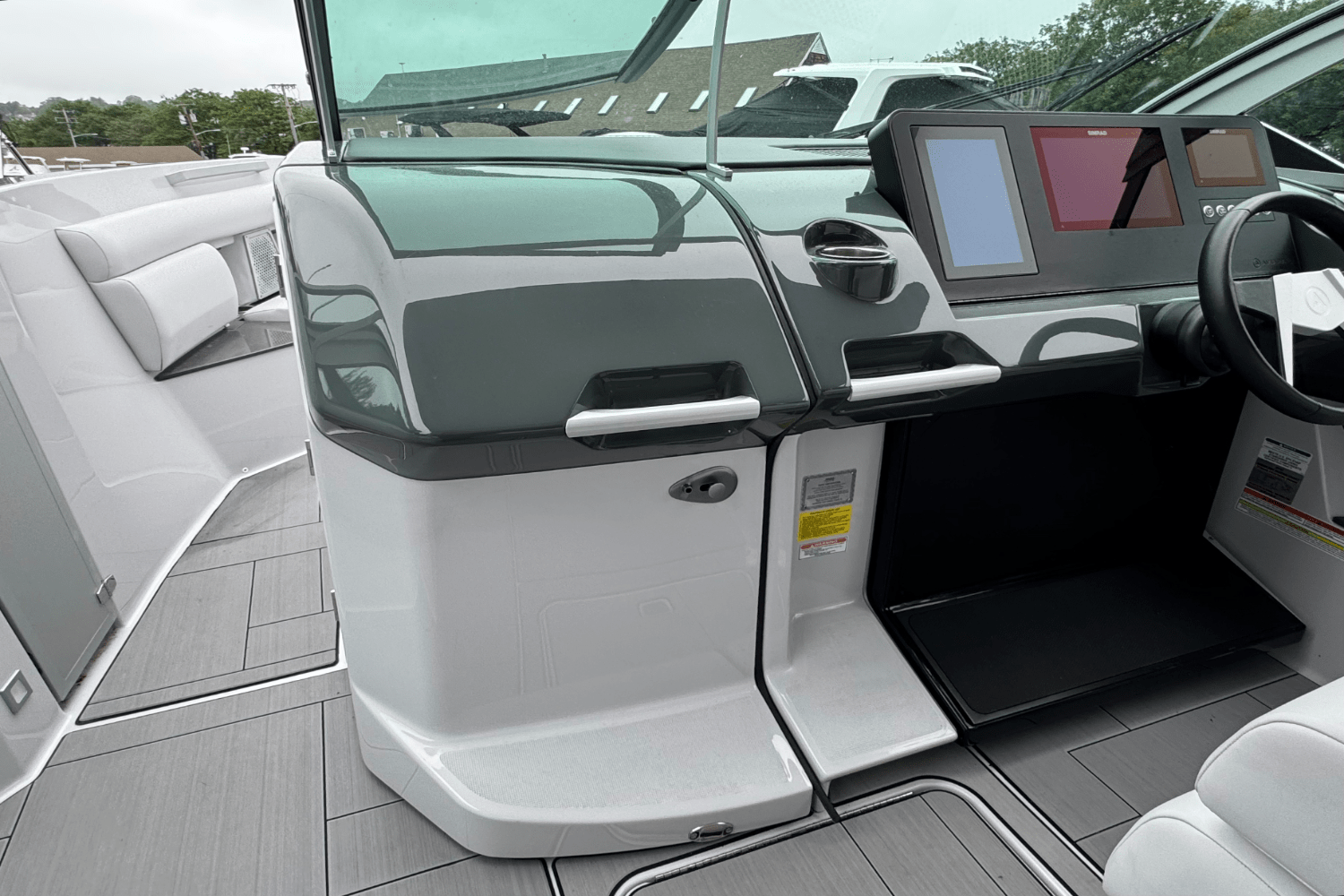 Slide: The Image of Aviara AV32 Outboard 2022 - 20