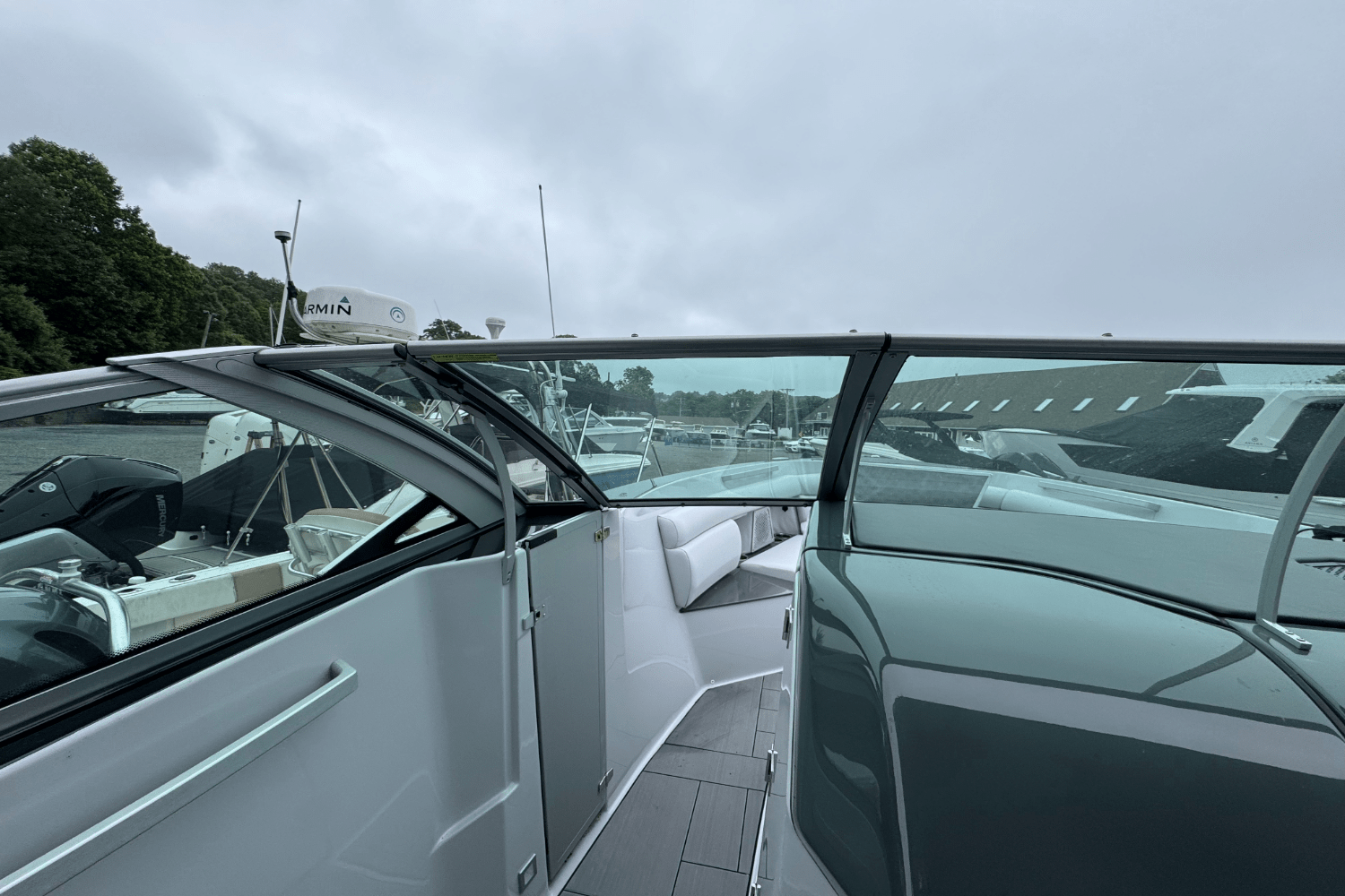 Slide: The Image of Aviara AV32 Outboard 2022 - 24