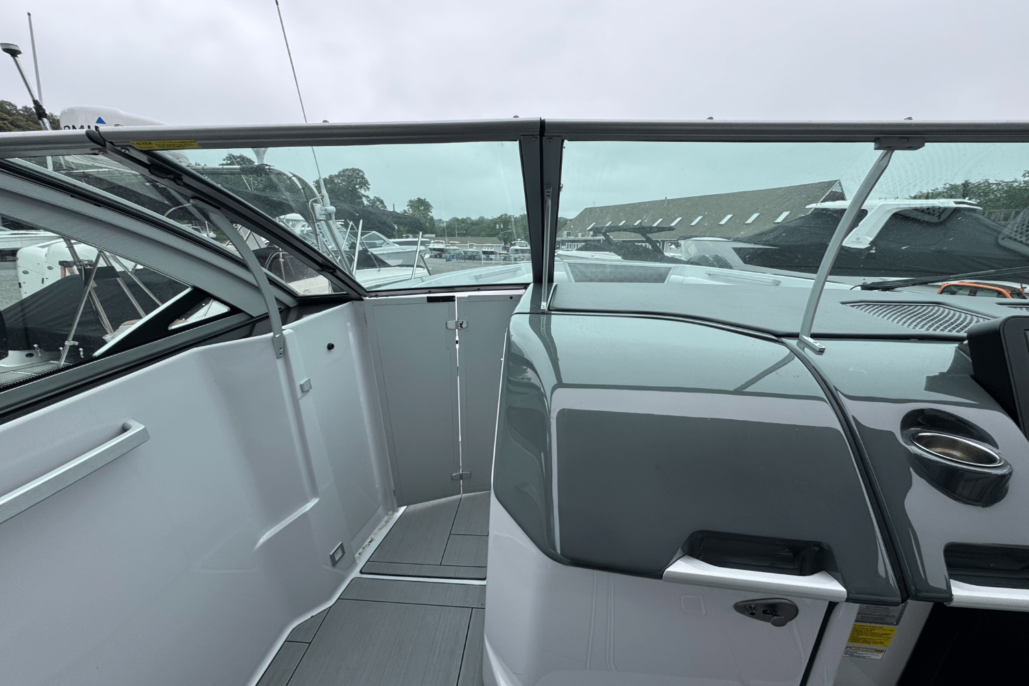 Slide: The Image of Aviara AV32 Outboard 2022 - 25