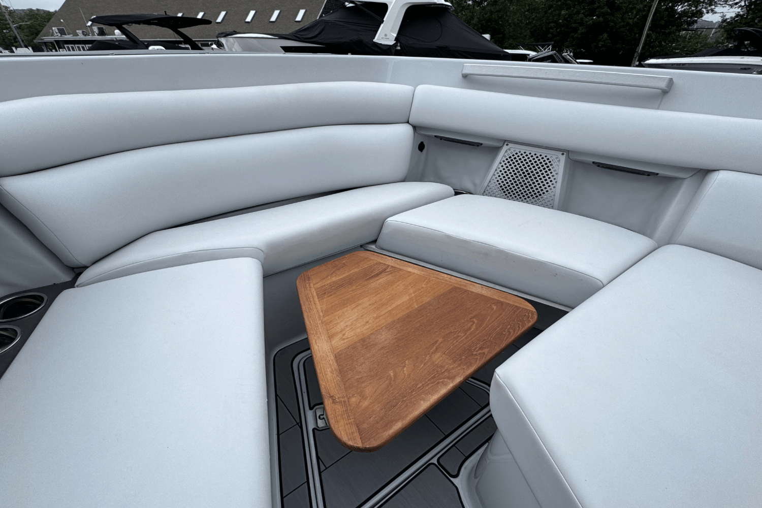 Slide: The Image of Aviara AV32 Outboard 2022 - 29