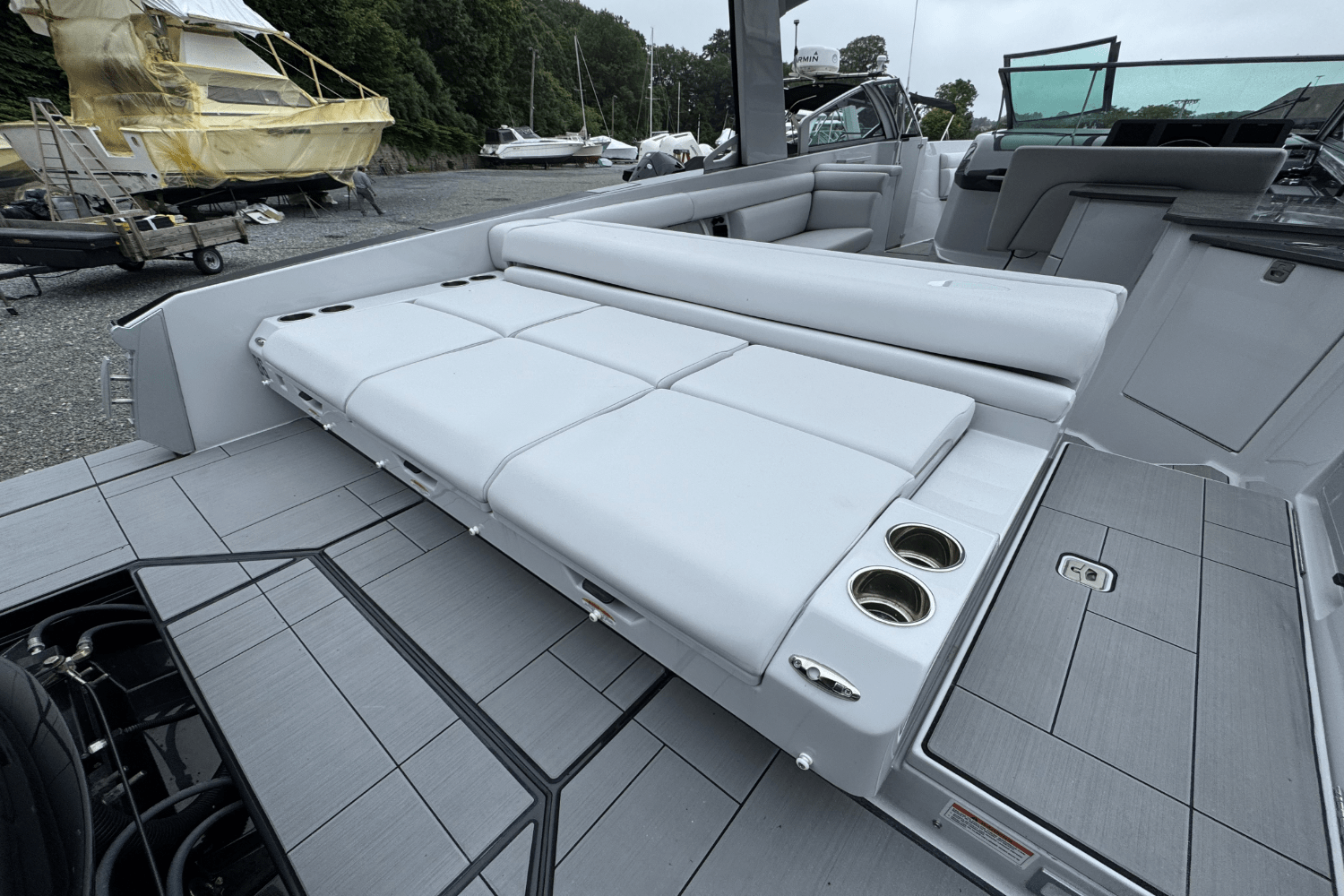Slide: The Image of Aviara AV32 Outboard 2022 - 3