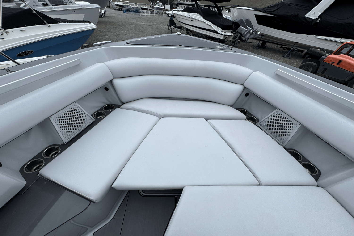 Slide: The Image of Aviara AV32 Outboard 2022 - 31