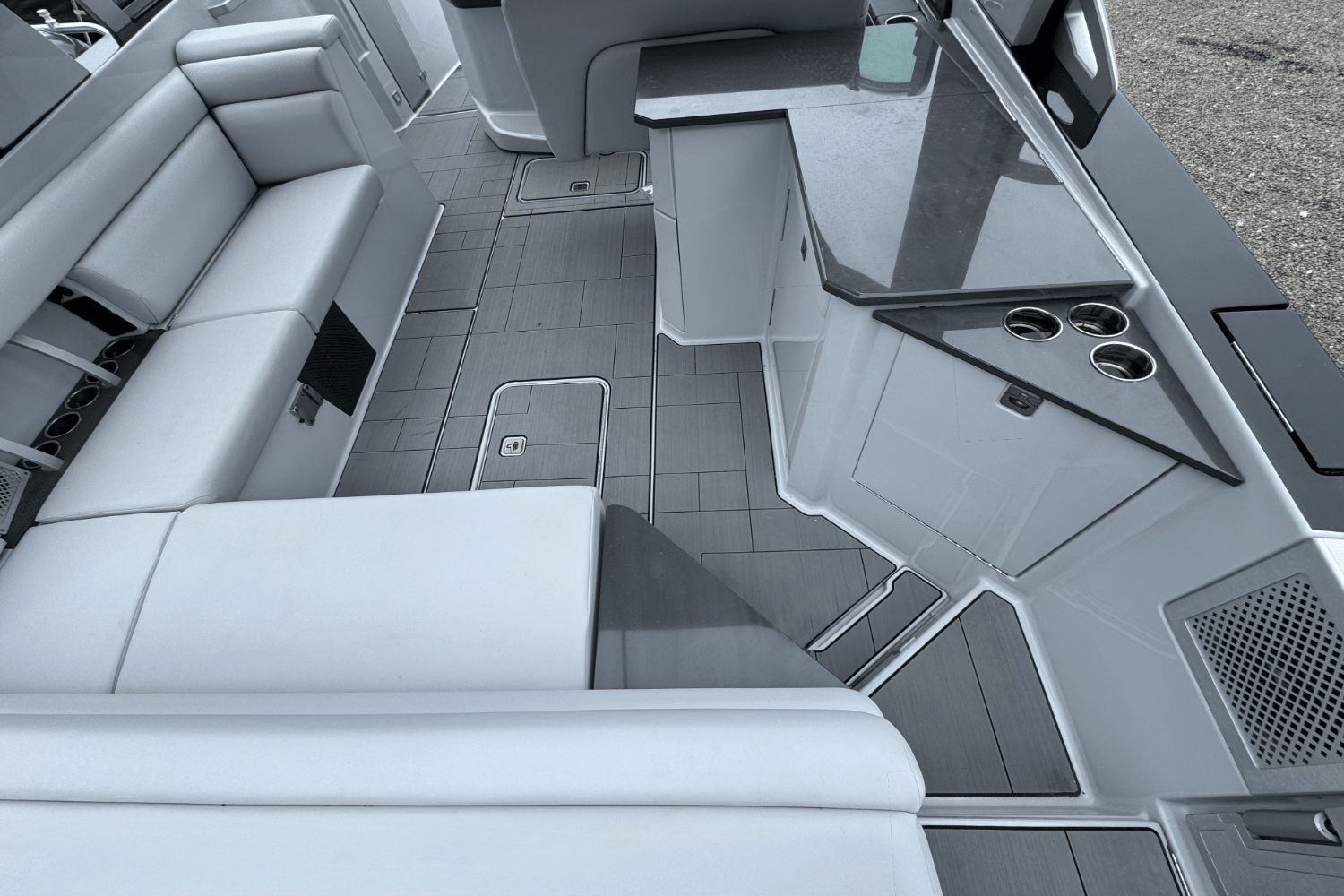 Slide: The Image of Aviara AV32 Outboard 2022 - 8