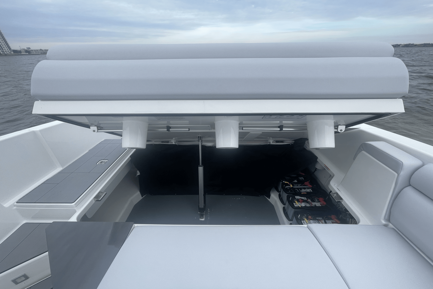 Slide: The Image of Aviara AV32 Outboard 2024 - 13