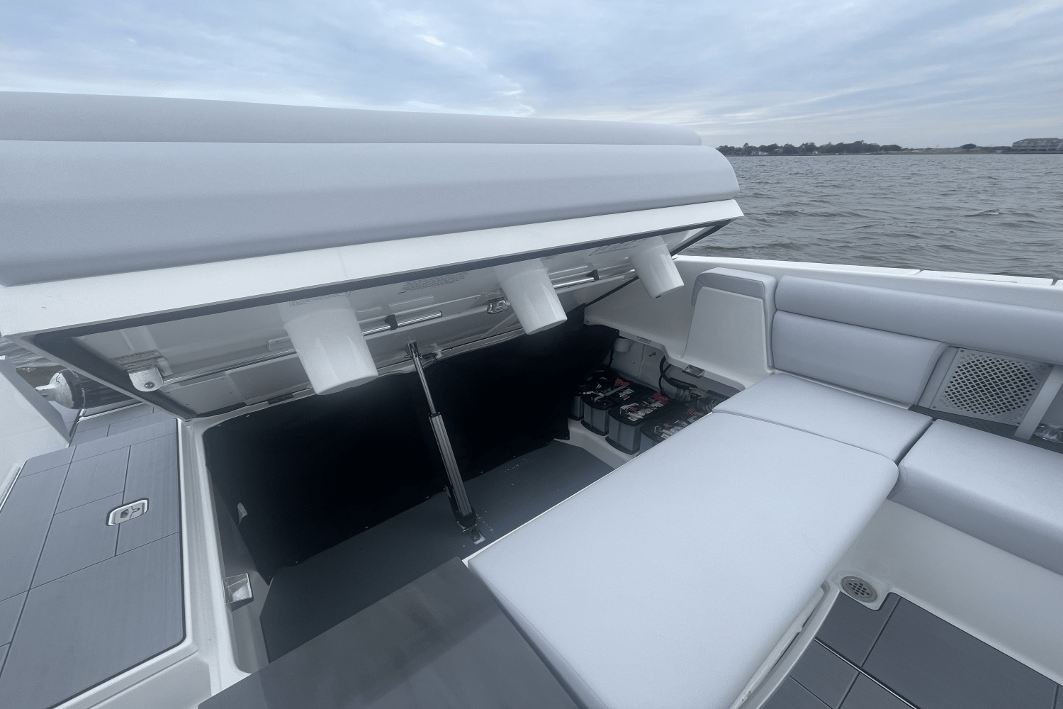 Slide: The Image of Aviara AV32 Outboard 2024 - 14