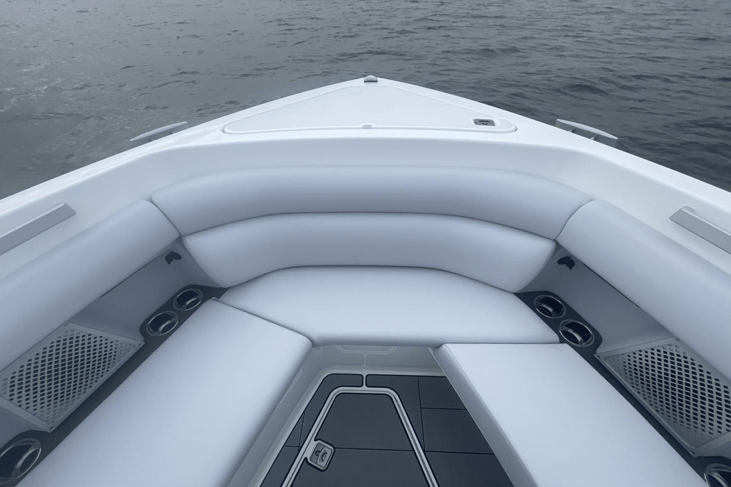 Slide: The Image of Aviara AV32 Outboard 2024 - 15