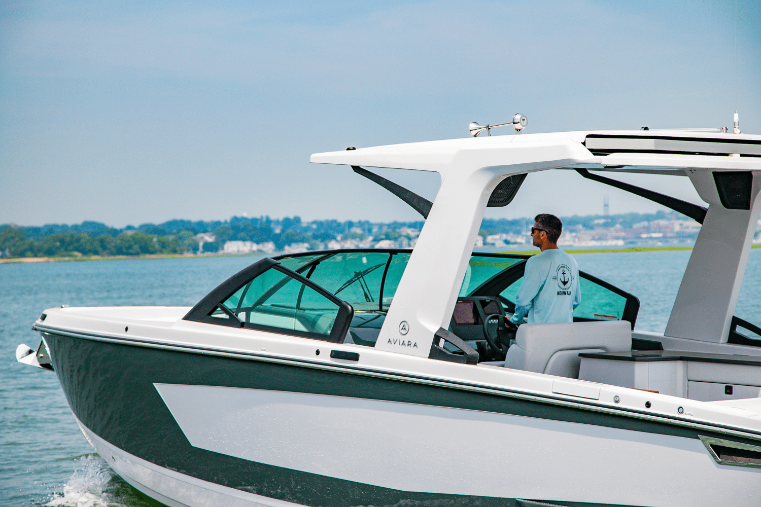Slide: The Image of Aviara AV32 Outboard 2024 - 16
