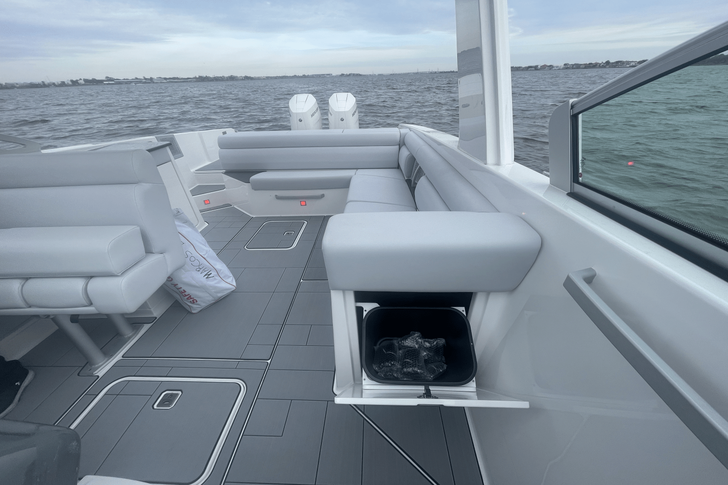 Slide: The Image of Aviara AV32 Outboard 2024 - 17