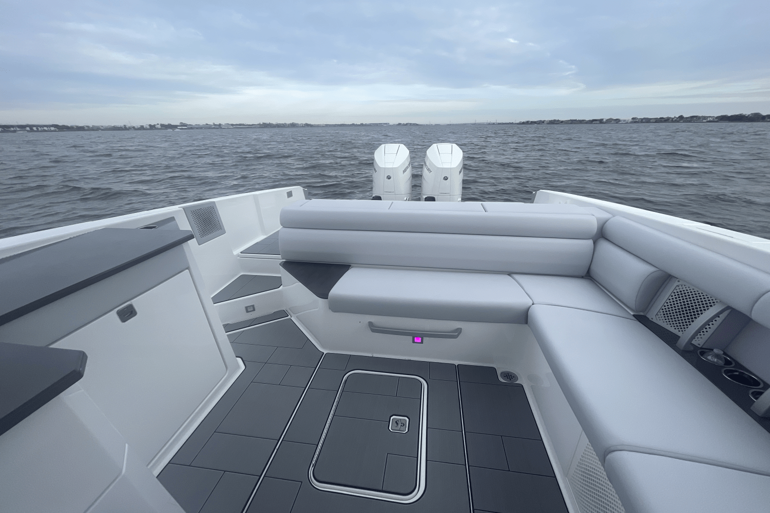 Slide: The Image of Aviara AV32 Outboard 2024 - 18