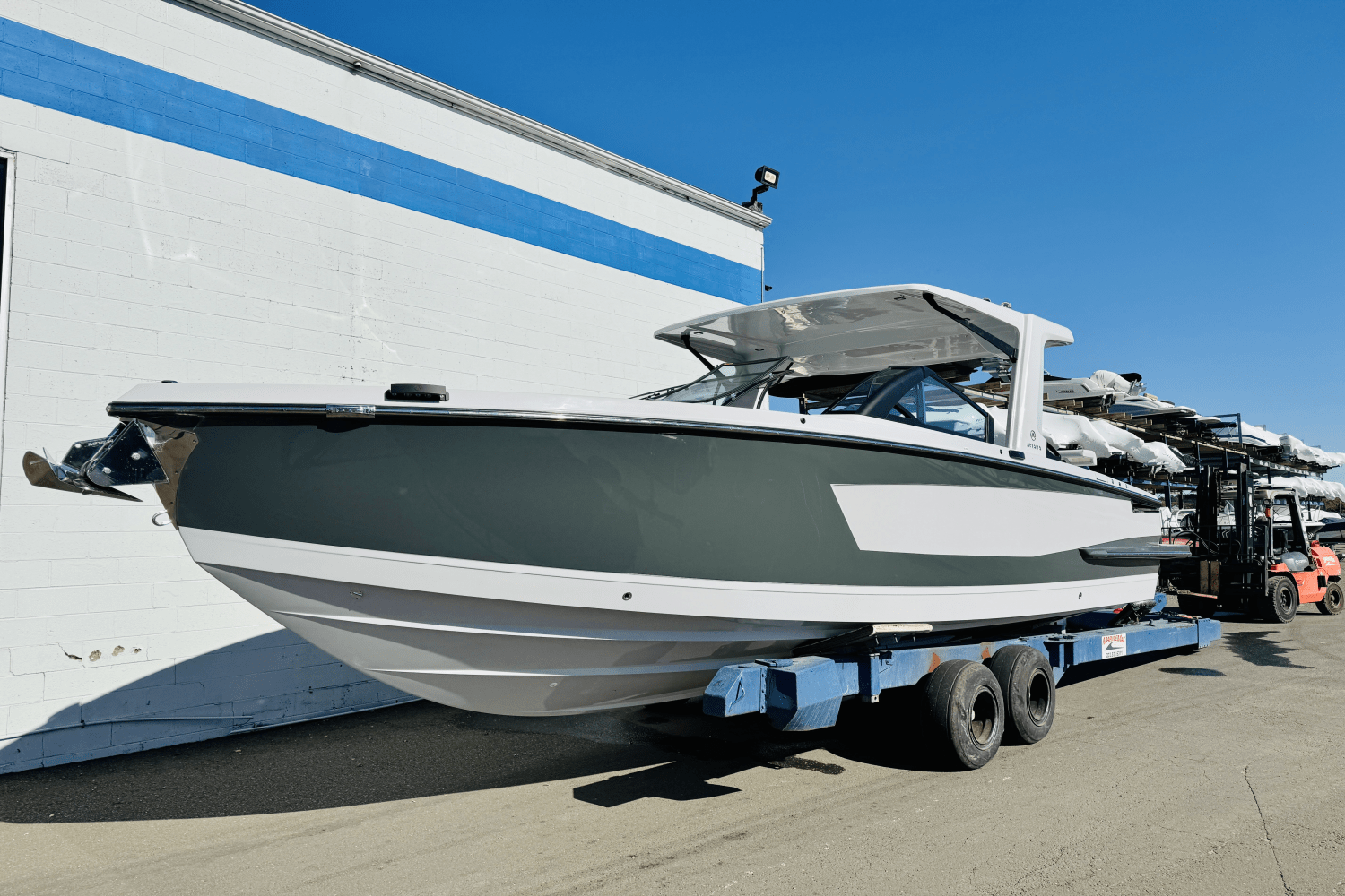 Slide: The Image of Aviara AV32 Outboard 2024 - 18