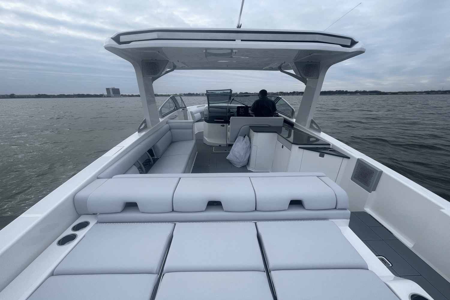 Slide: The Image of Aviara AV32 Outboard 2024 - 19