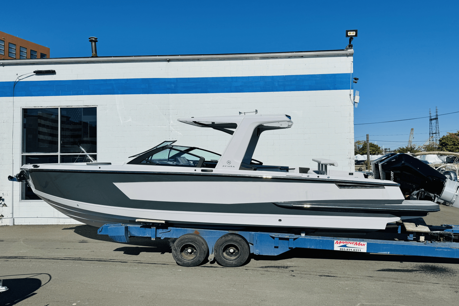 Slide: The Image of Aviara AV32 Outboard 2024 - 19