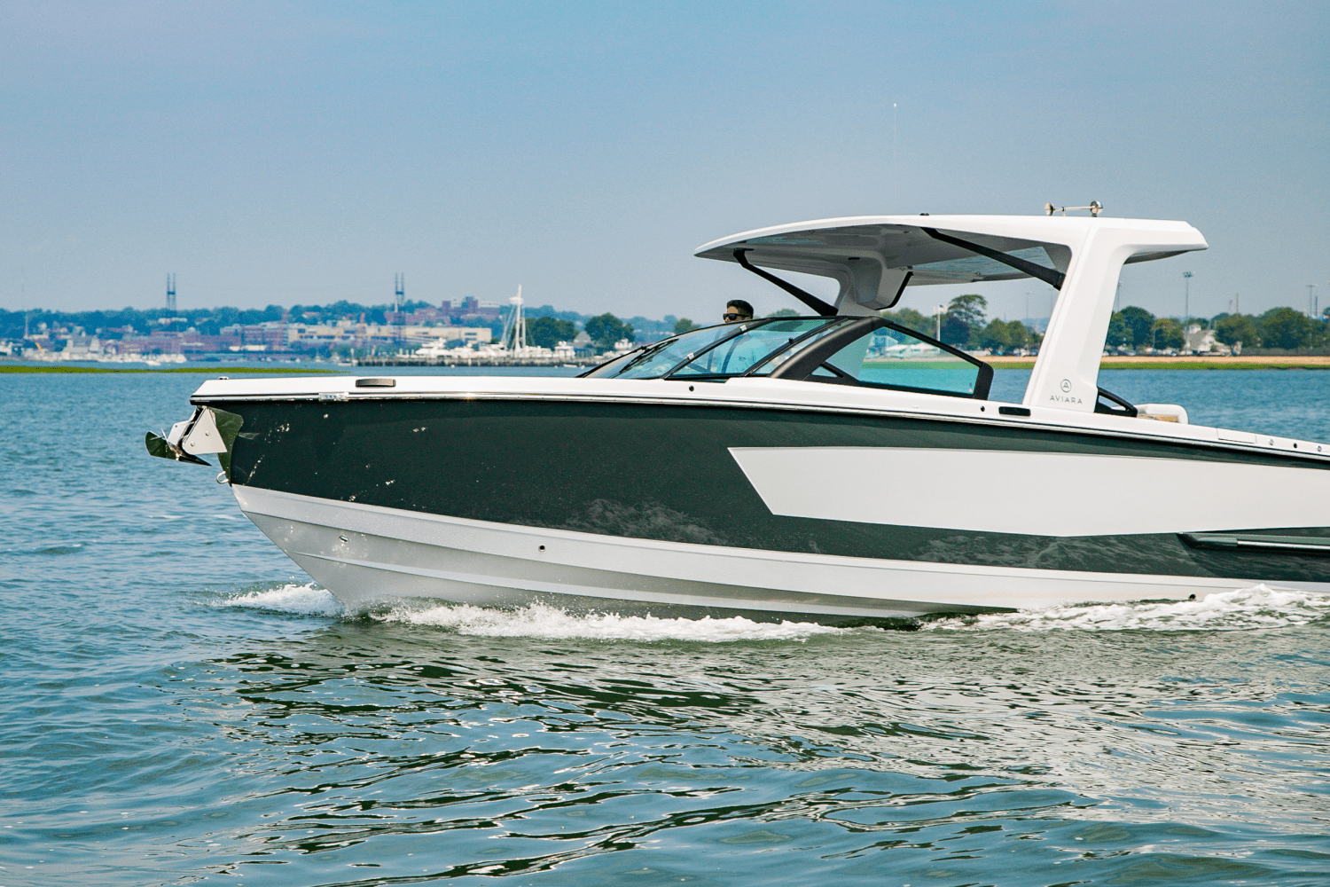 Slide: The Image of Aviara AV32 Outboard 2024 - 2