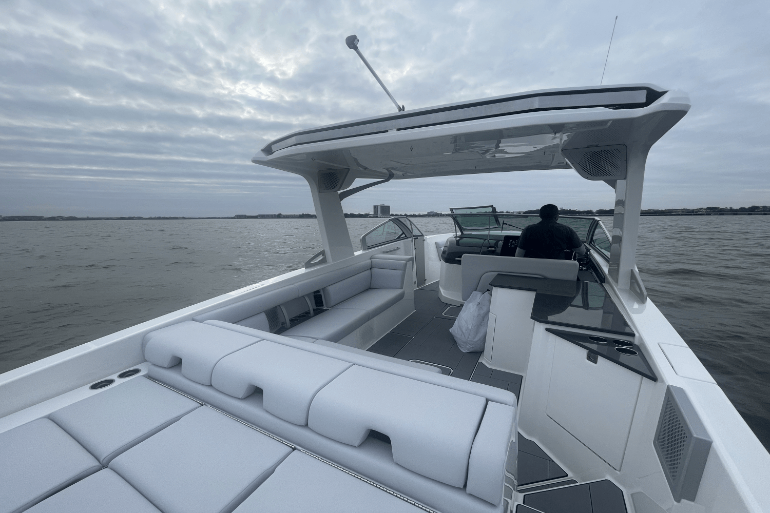 Slide: The Image of Aviara AV32 Outboard 2024 - 20