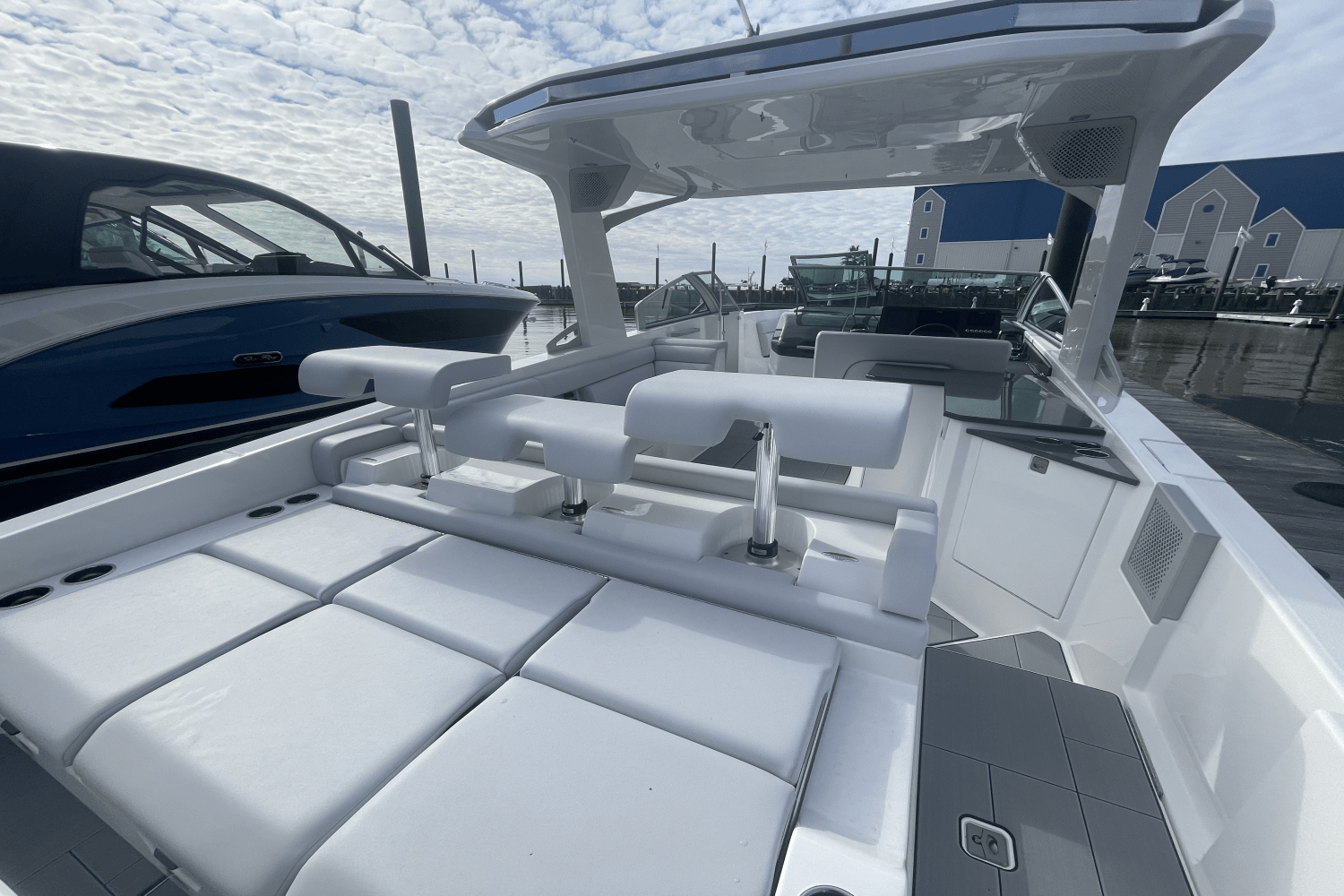 Slide: The Image of Aviara AV32 Outboard 2024 - 21