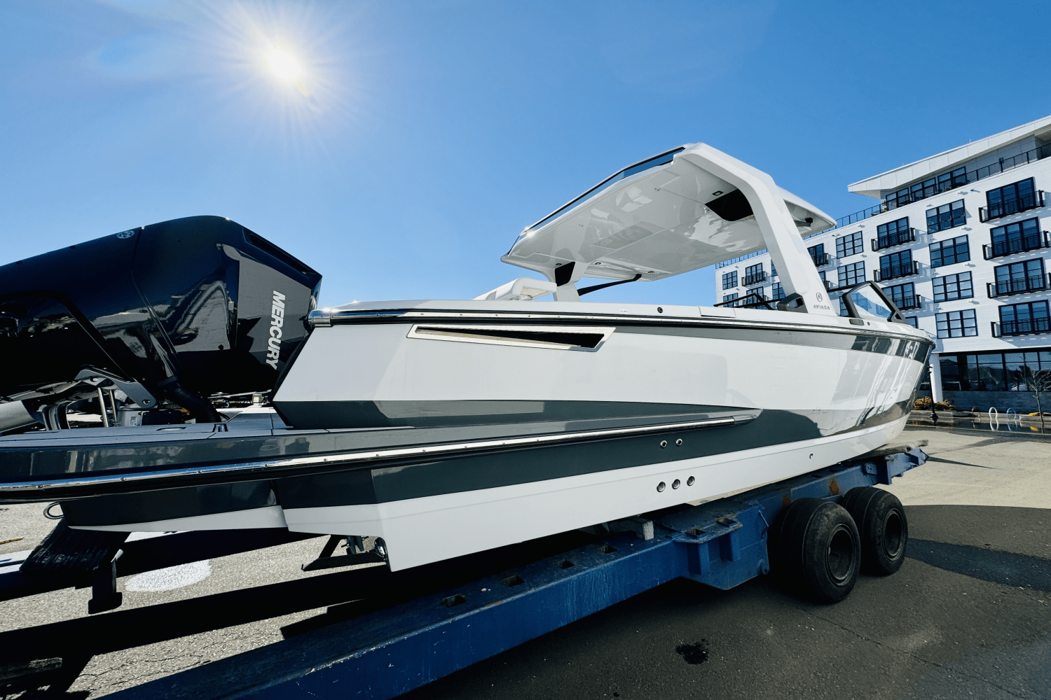 Slide: The Image of Aviara AV32 Outboard 2024 - 21