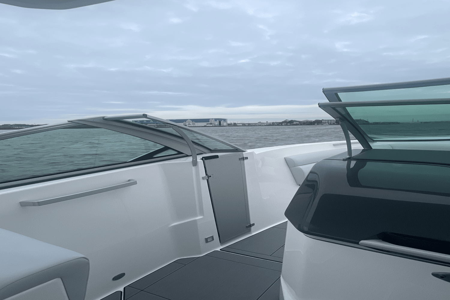 Slide: The Image of Aviara AV32 Outboard 2024 - 22