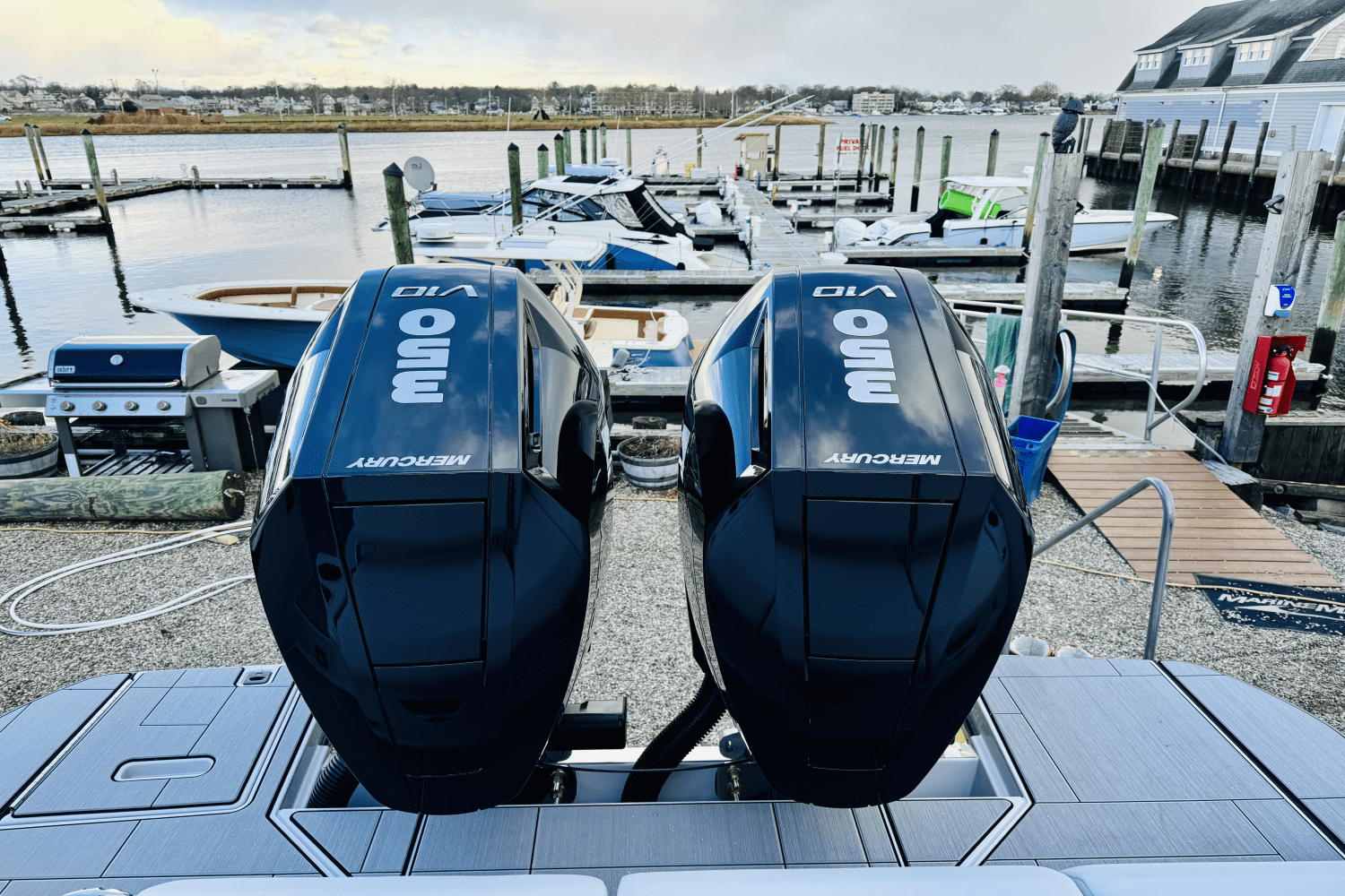 Slide: The Image of Aviara AV32 Outboard 2024 - 22