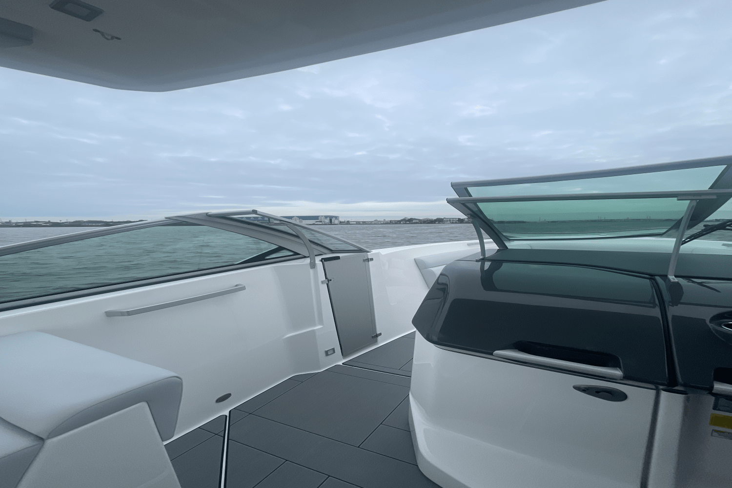 Slide: The Image of Aviara AV32 Outboard 2024 - 23