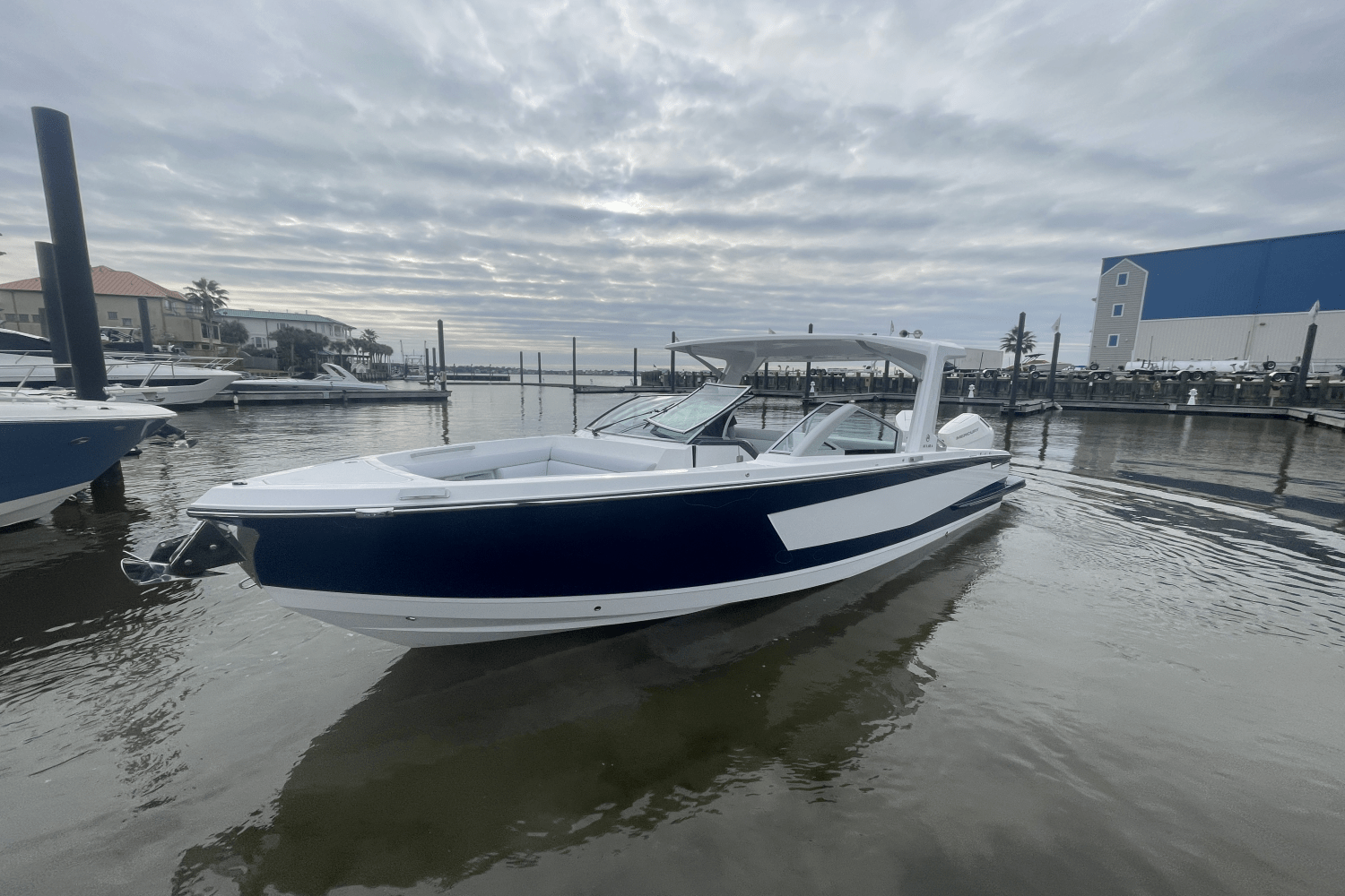 Slide: The Image of Aviara AV32 Outboard 2024 - 24