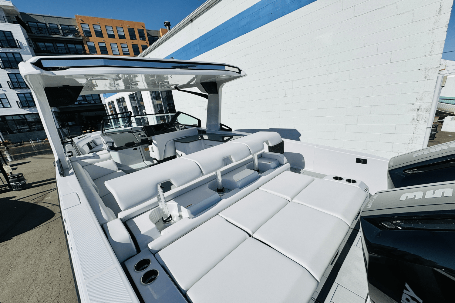 Slide: The Image of Aviara AV32 Outboard 2024 - 24