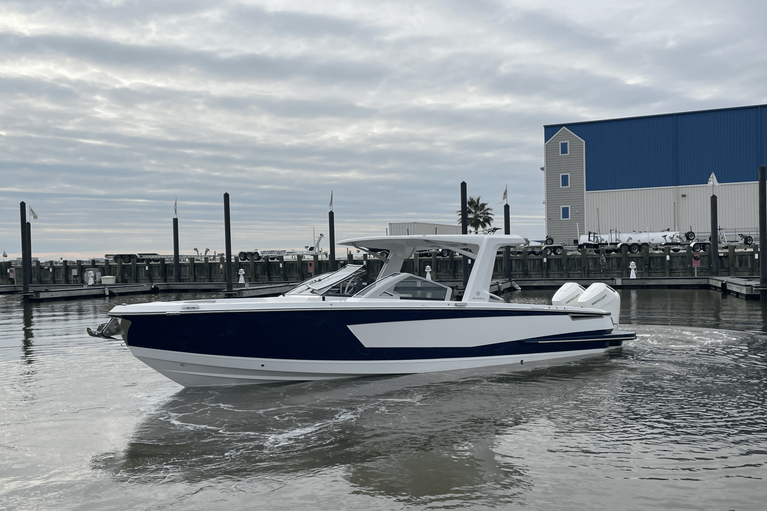 Slide: The Image of Aviara AV32 Outboard 2024 - 28