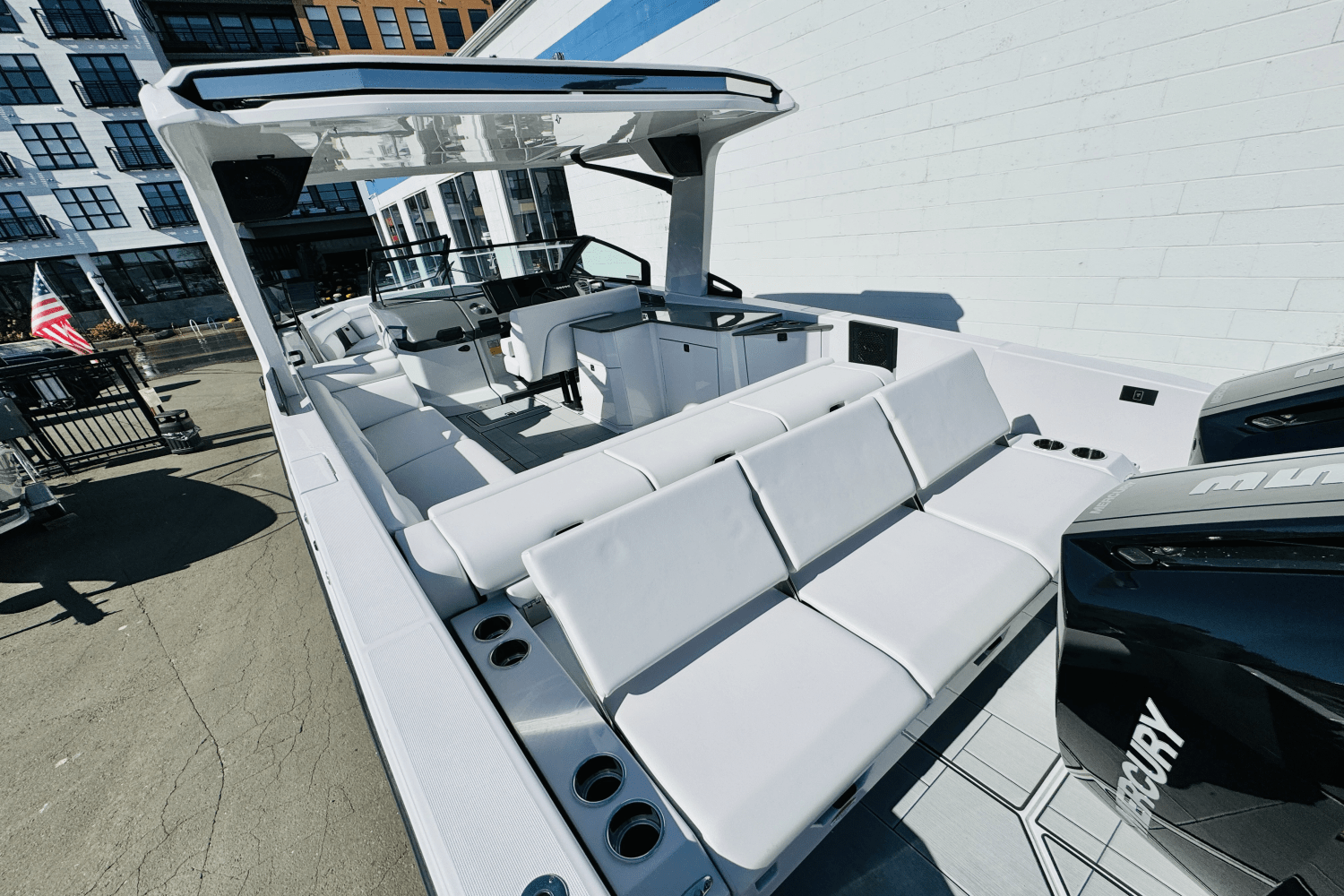 Slide: The Image of Aviara AV32 Outboard 2024 - 28