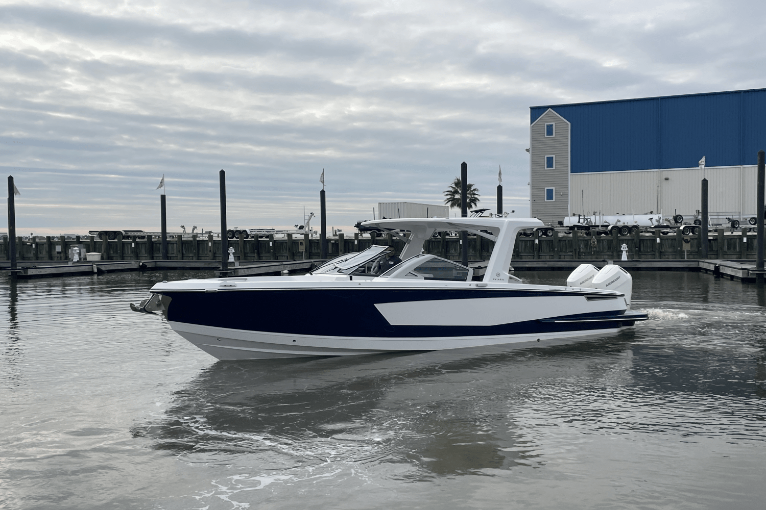Slide: The Image of Aviara AV32 Outboard 2024 - 29