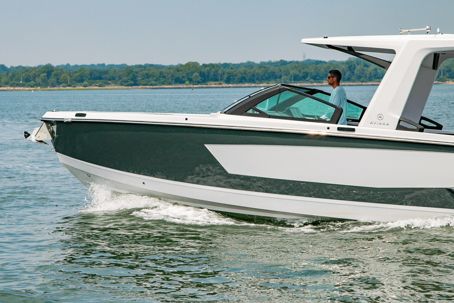 Slide: The Image of Aviara AV32 Outboard 2024 - 3