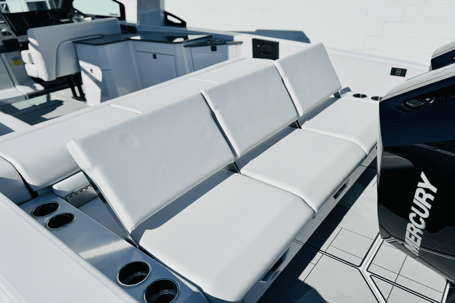 Slide: The Image of Aviara AV32 Outboard 2024 - 30