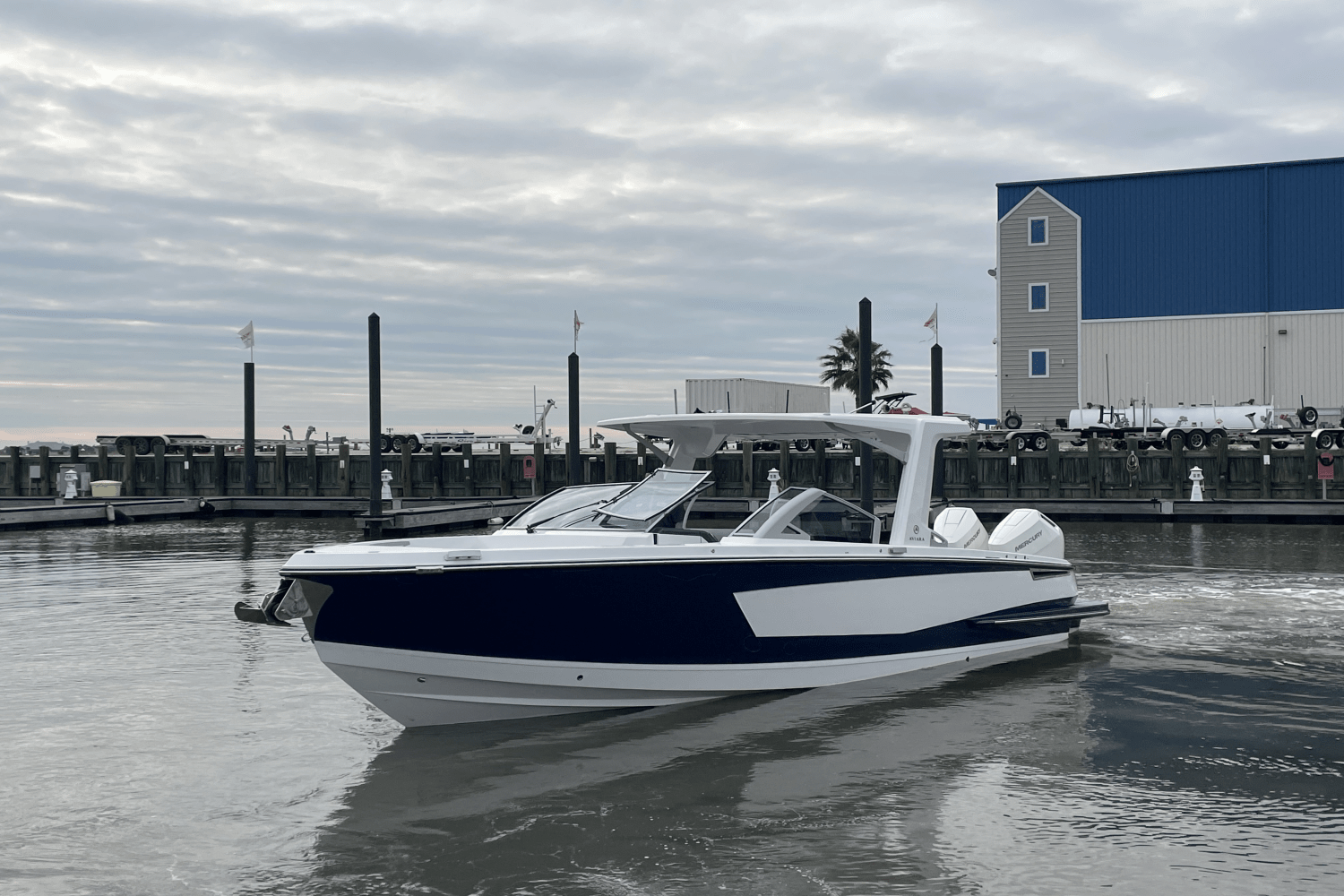 Slide: The Image of Aviara AV32 Outboard 2024 - 31