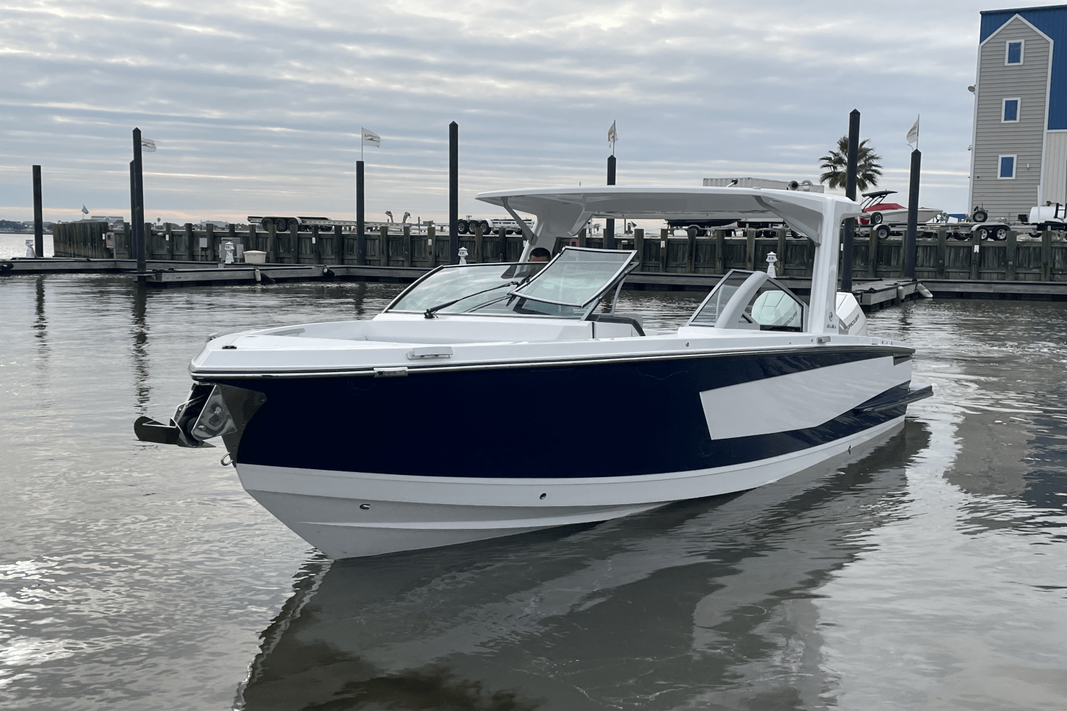 Slide: The Image of Aviara AV32 Outboard 2024 - 32