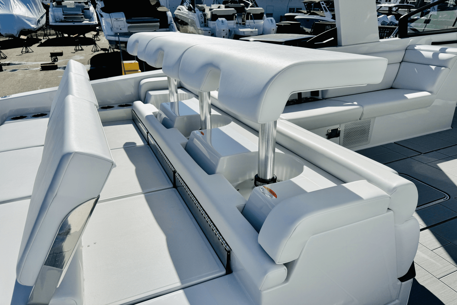 Slide: The Image of Aviara AV32 Outboard 2024 - 32