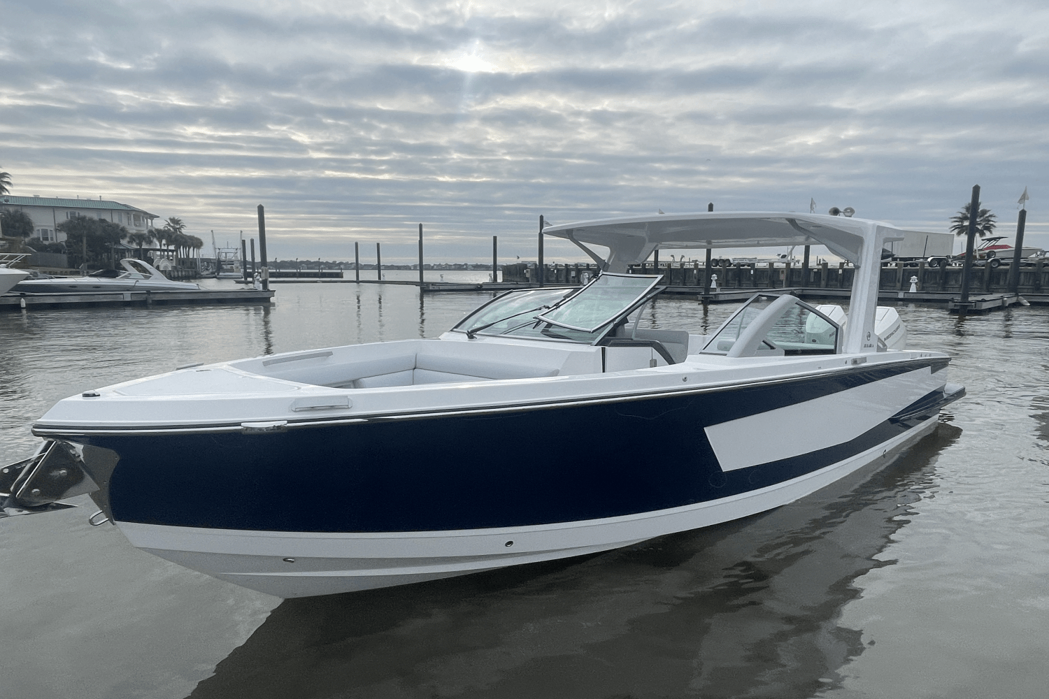 Slide: The Image of Aviara AV32 Outboard 2024 - 34