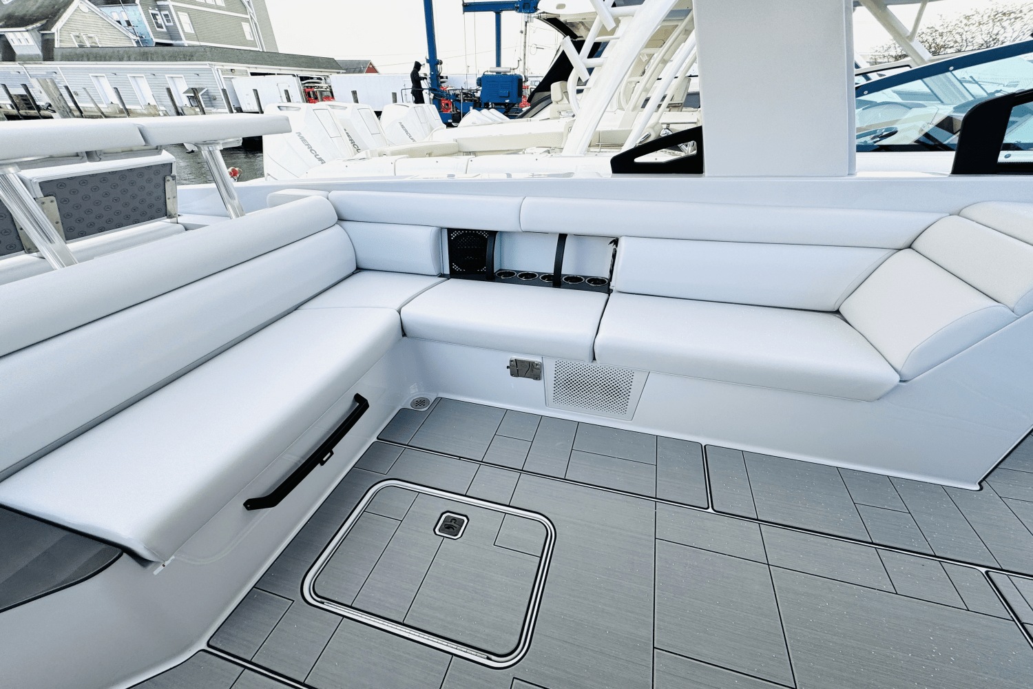 Slide: The Image of Aviara AV32 Outboard 2024 - 35