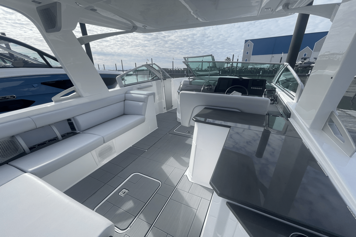 Slide: The Image of Aviara AV32 Outboard 2024 - 36