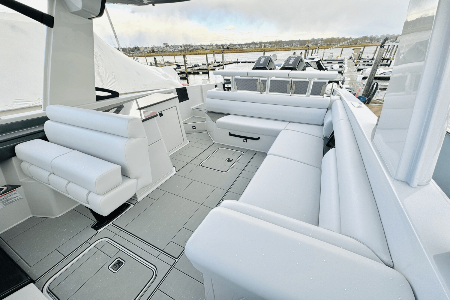 Slide: The Image of Aviara AV32 Outboard 2024 - 36