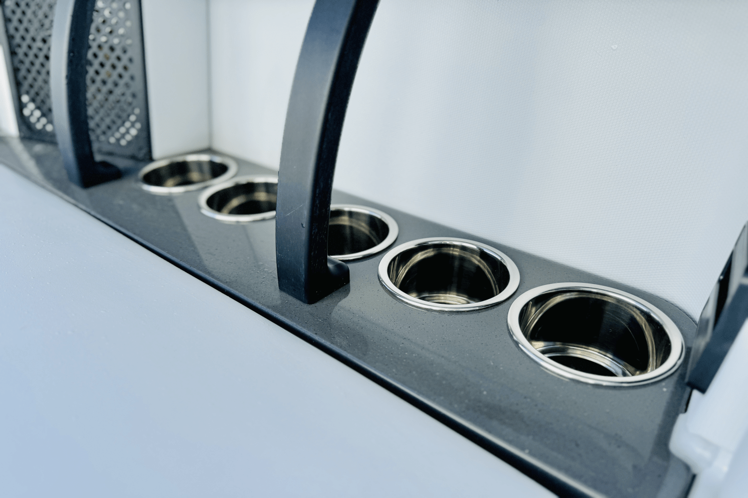 Slide: The Image of Aviara AV32 Outboard 2024 - 37